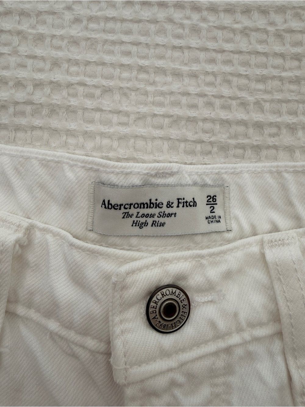 Abercrombie Loose White Denim Shorts Women’s Size 2 - Picture 3 of 3